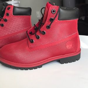 Red Timberlands with net